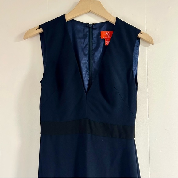 Monique Llhuiller Plunging Neckline Gown in‎ Midnight Navy sz 0 - Picture 4 of 5